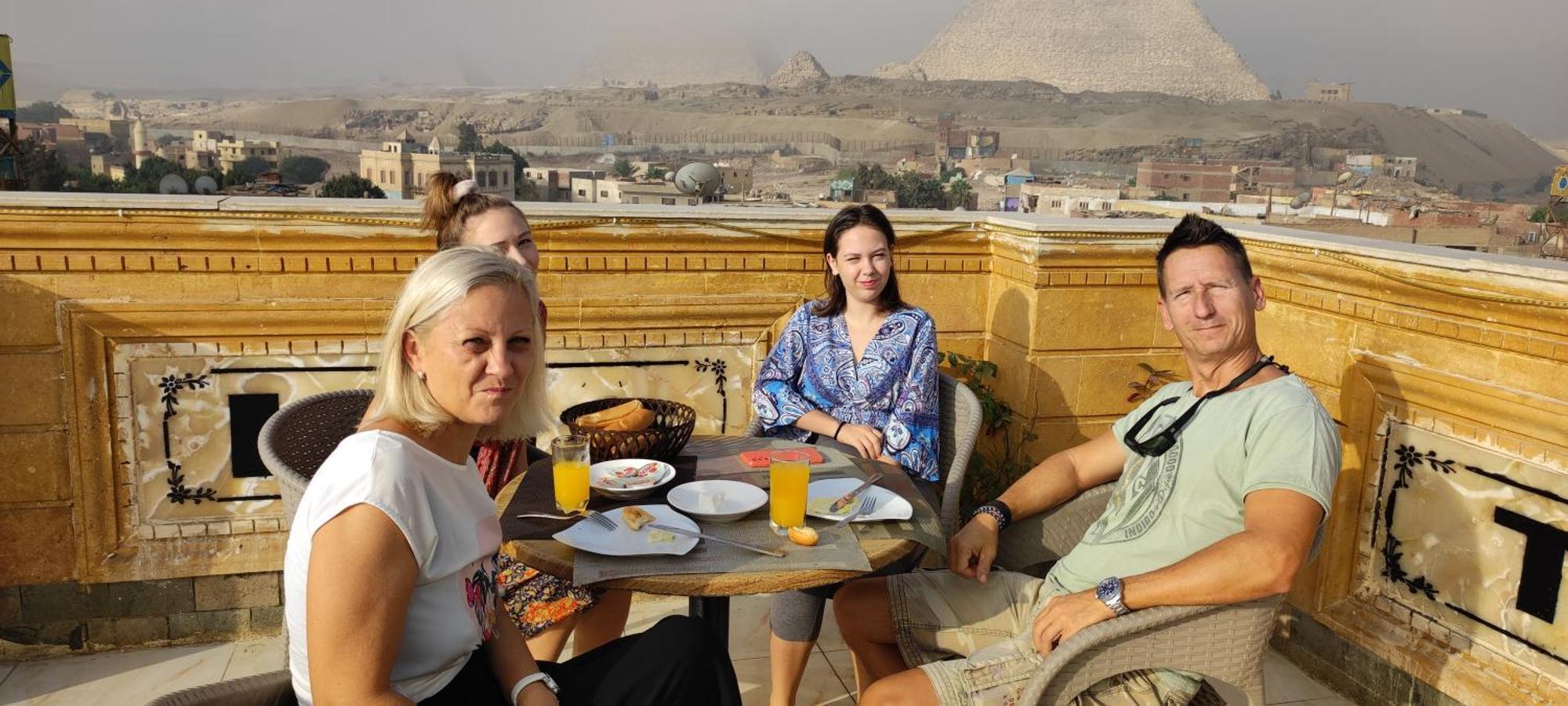 Pyramids Kingdom - Guest House Kafrat al Jabal Exterior photo